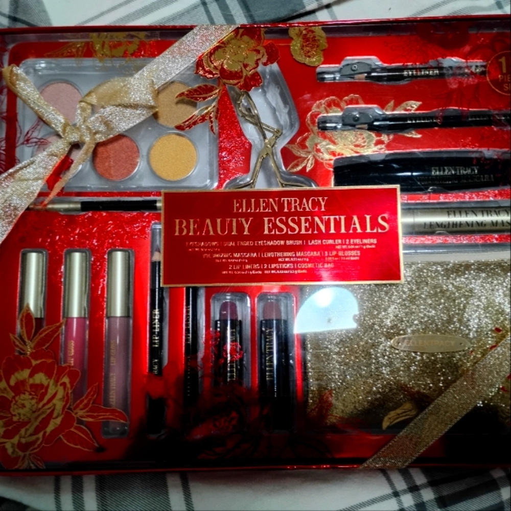 Ellen Tracy Beauty Essentials Makeup Set - Red and Gold